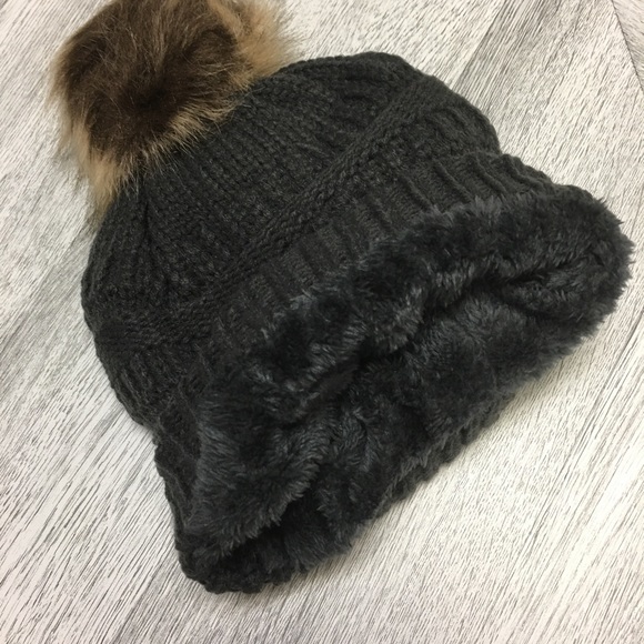 NEW! Knit Pom Pom Beanie Fur Lined In Black - Picture 3 of 6